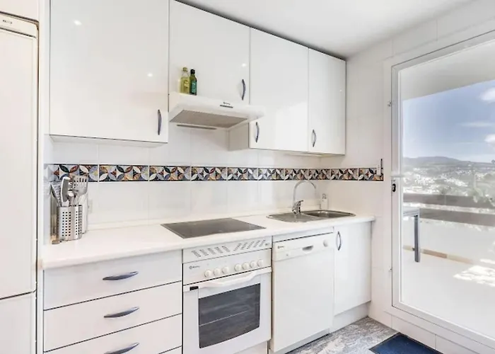 2br With Pool And Sea View דירה