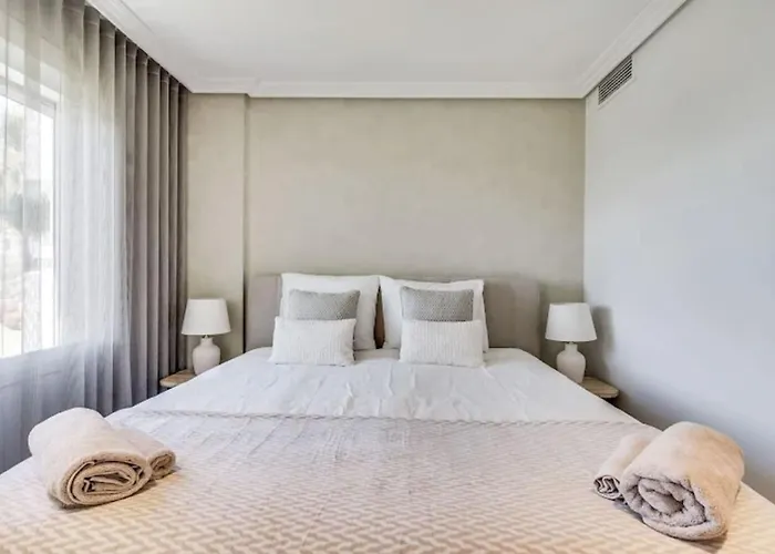 Apartment 2br With Pool And Sea View