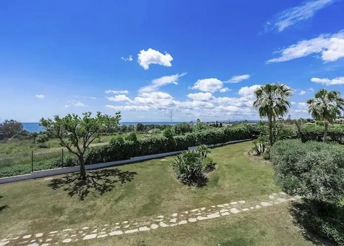 Apartment 2br With Pool And Sea View *